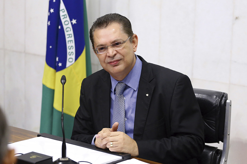 Líder do partido de Bolsonaro pede autorização para visitar Braga Netto na prisão