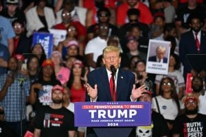 Trump pede apoio em massa dos evangélicos nas urnas contra Biden
