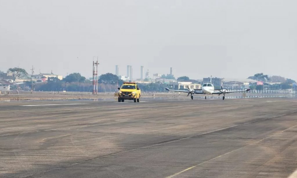 Anac começa a retirar aviões que ficaram ilhados do aeroporto de Porto Alegre