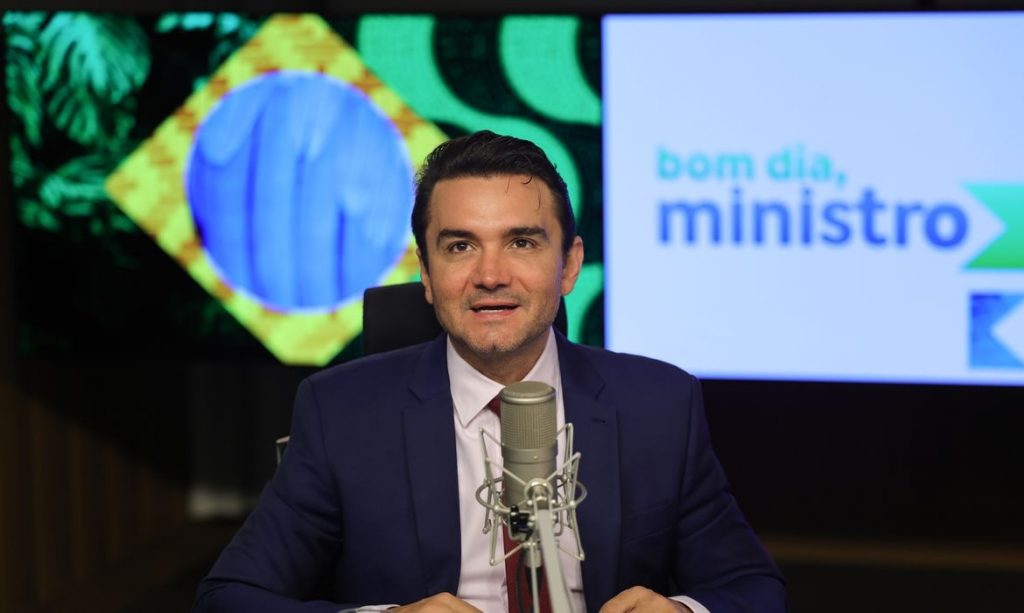 Ministro do Turismo defende a PEC das Praias e fala em ‘muitos pontos positivos’