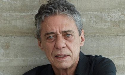 Chico Buarque passa por cirurgia no Rio para diminuir pressão intracraniana
