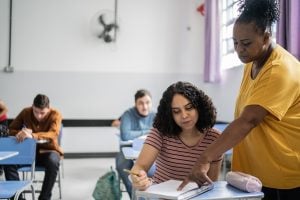 O ensino médio nem-nem se avista novamente no horizonte