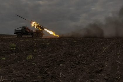 Rússia intensifica ataques à Ucrânia após Otan liberar uso de armas por Kiev