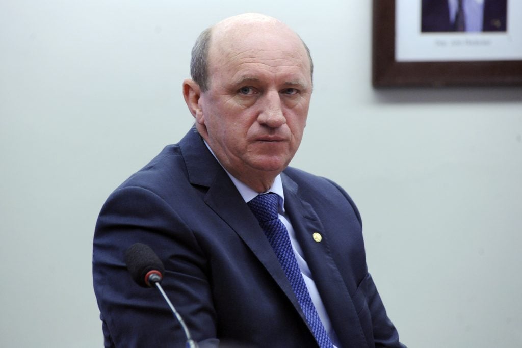 Governo oficializa demissão de Neri Geller após anulação do leilão de arroz