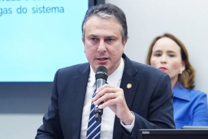 Comissão de Educação, comandada por Nikolas Ferreira, terá debate com presença de Camilo Santana