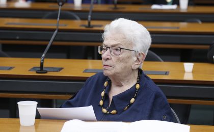 Luiza Erundina recebe alta de hospital em Brasília