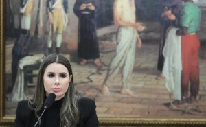 Deputados pedem vista, e CCJ da Câmara adia votação da PEC das Drogas