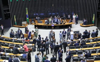 Câmara deve votar nesta terça a urgência de projeto que dificulta acesso ao aborto legal