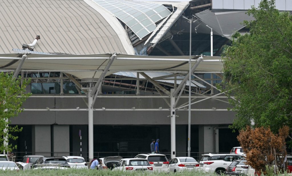 Um morto e oito feridos após teto desabar no aeroporto de Nova Délhi