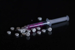 Sem acesso à hormonização, mulheres trans usam medicamento veterinário prejudicial à saúde