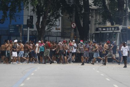 Comissão da Câmara aprova projeto que cria lista de torcedores proibidos de frequentar estádios