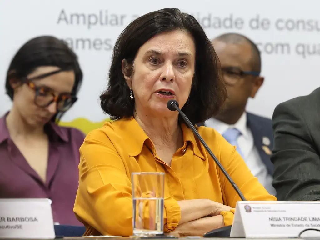 “Estamos muito aquém do que se faz nas redes de direita”, diz Nísia