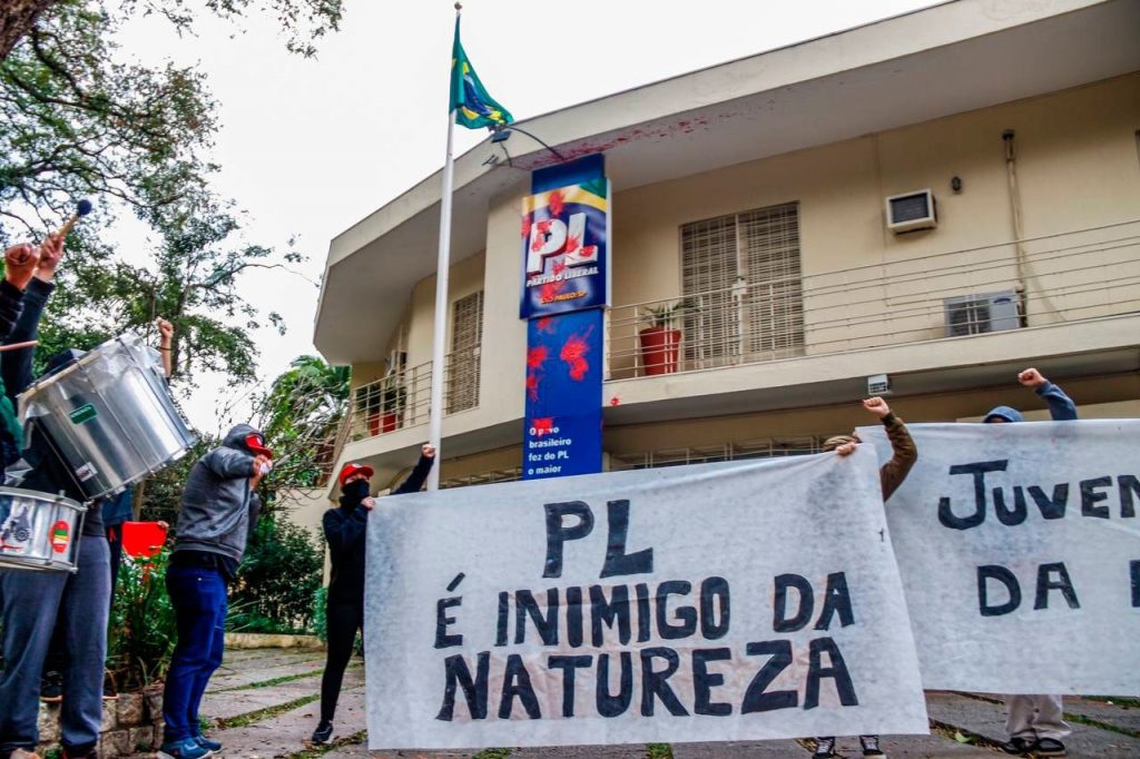 MST protesta em sede do PL em SP contra leis que buscam flexibilizar a legislação ambiental