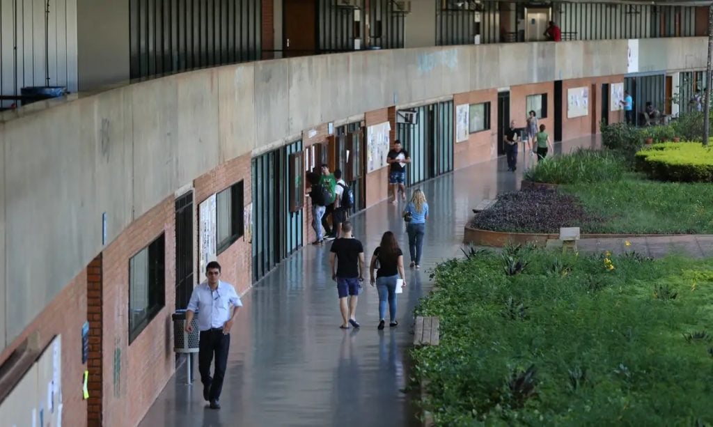 Professores da UnB aceitam proposta do governo Lula e aprovam o fim da greve