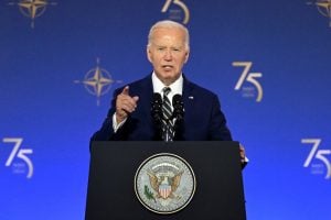 Biden ganha apoio entre congressistas democratas mas rebelião persiste
