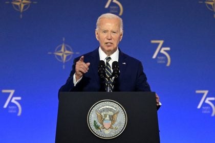 Biden ganha apoio entre congressistas democratas mas rebelião persiste