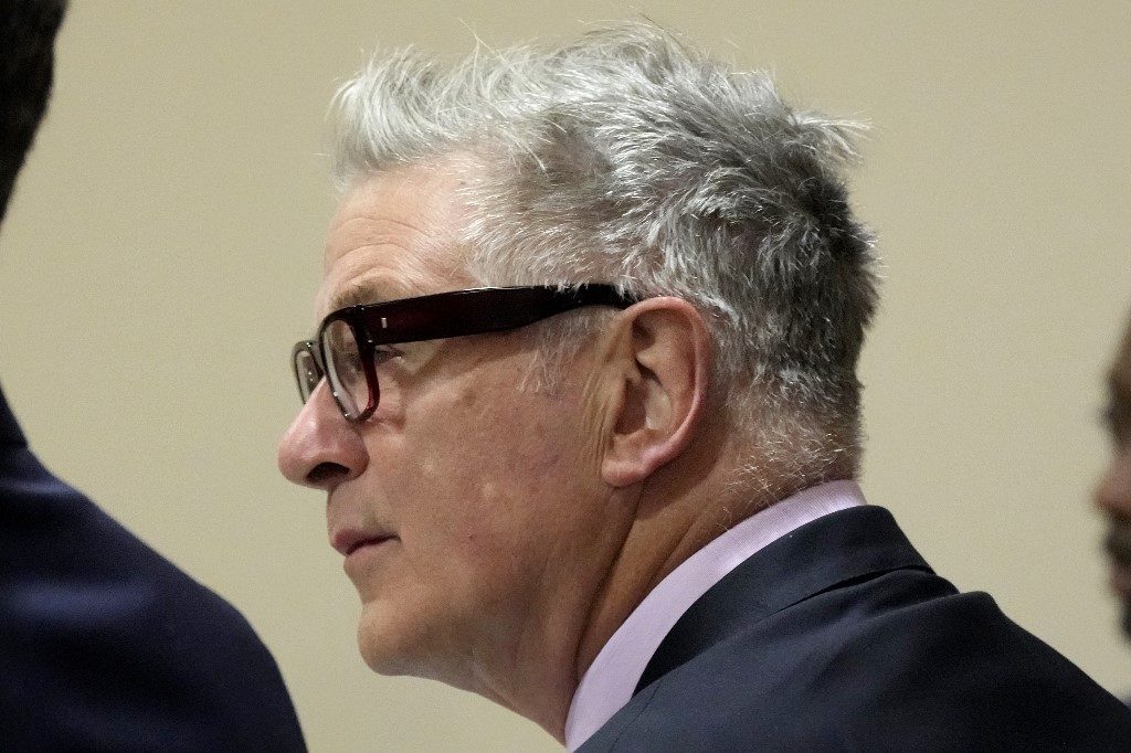Ator Alec Baldwin enfrenta julgamento por homicídio involuntário durante filmagem