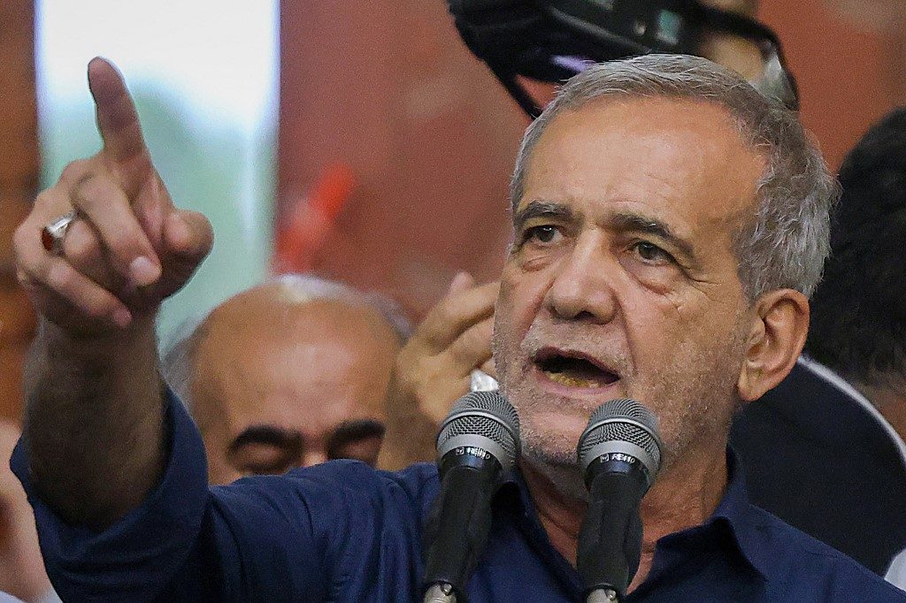 Novo presidente do Irã promete evitar que polícia da moralidade ‘incomode’ mulheres
