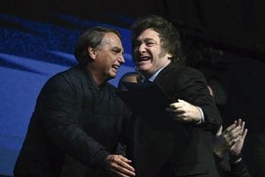 PF apreende carta no celular de Bolsonaro com pedido de asilo a Milei