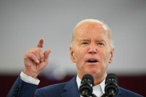 Biden chama de 'vergonhosa' decisão da Meta de encerrar checagem de fatos