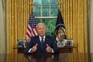 Biden pede ao país para 'baixar temperatura' política
