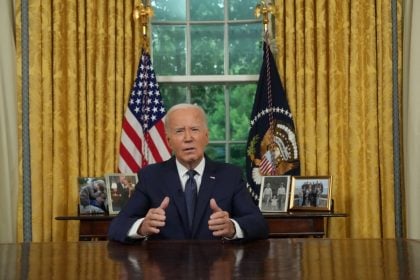 Biden pede ao país para ‘baixar temperatura’ política