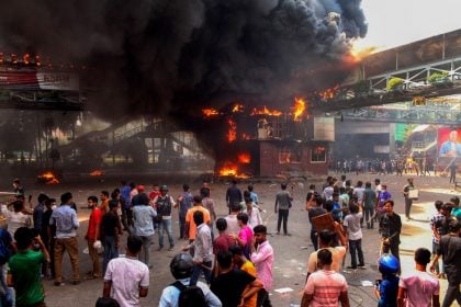 Protestos violentos deixam dezenas de mortos em Bangladesh