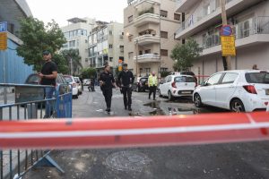 Ataque com drone reivindicado pelos houthis do Iêmen deixa um morto em Tel Aviv