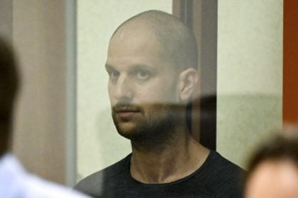Rússia condena jornalista americano Evan Gershkovich a 16 anos de prisão