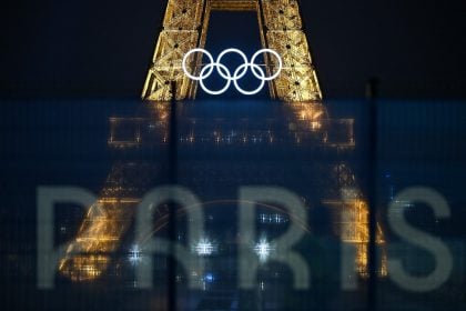 Pai de judoca croata é preso por beijar na boca voluntária dos Jogos de Paris