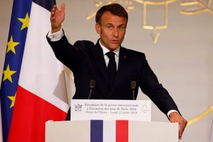 Macron se recusa a nomear candidata da esquerda a primeira-ministra na França