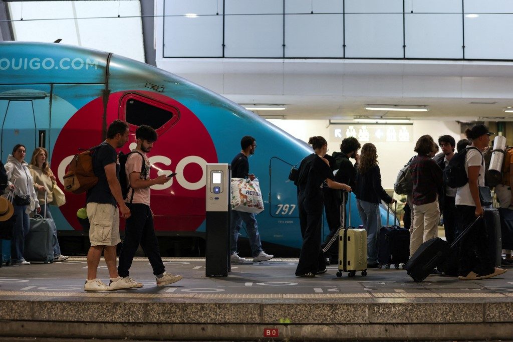 Ataques coordenados interrompem linhas de trem na França