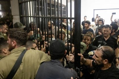 Quando Israel prende seus criminosos de guerra, a sociedade manda soltá-los