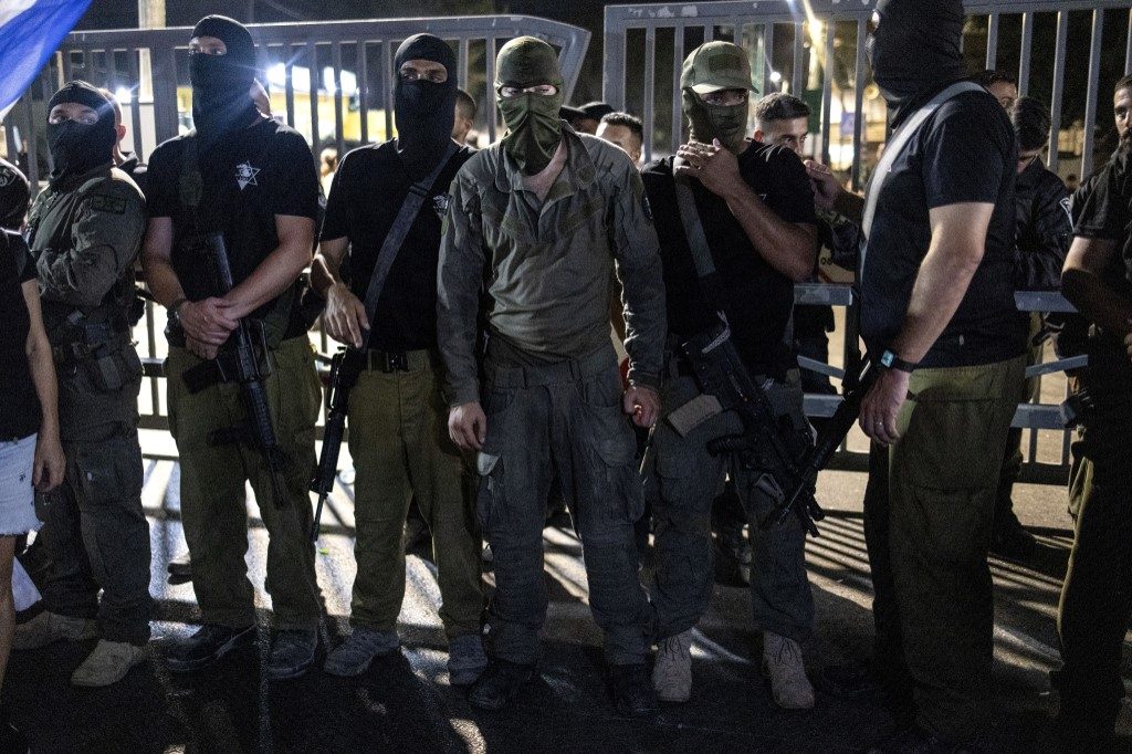 Soldados israelenses são detidos por suspeita de maus-tratos envolvendo prisioneiro palestino