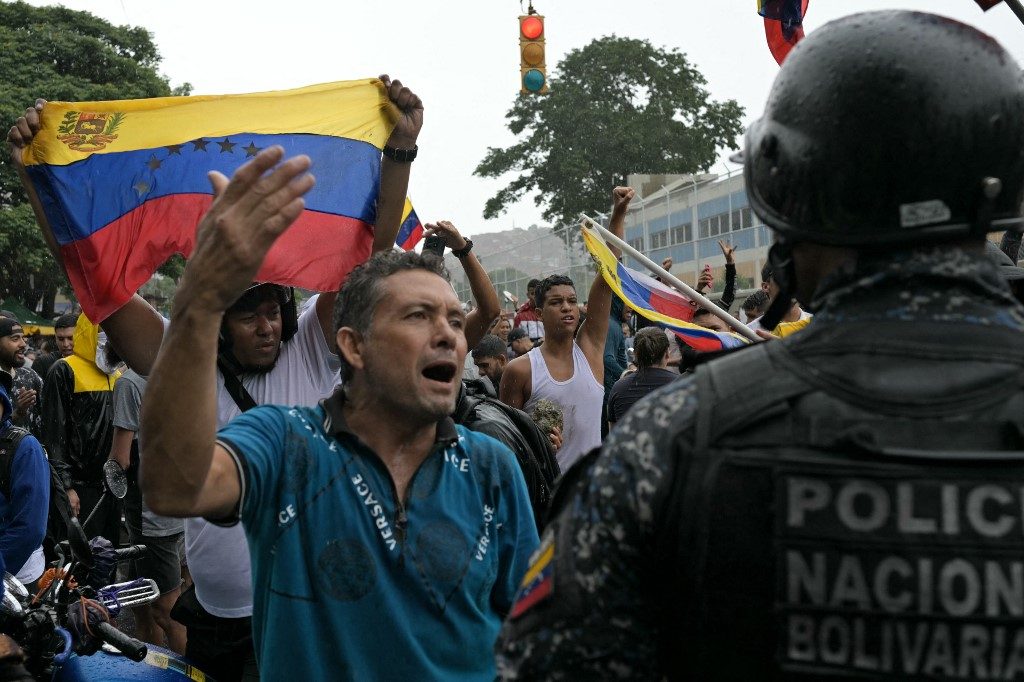 Sete países latino-americanos respondem à retirada de embaixadores da Venezuela