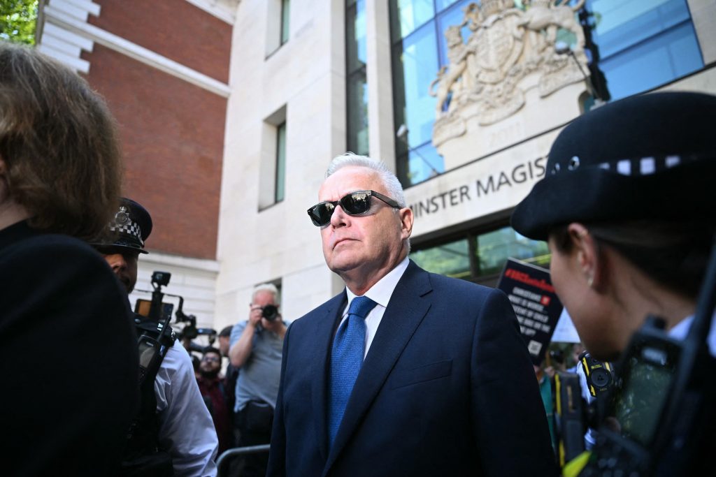 Ex-astro da BBC admite que fez ‘imagens indecentes de crianças’