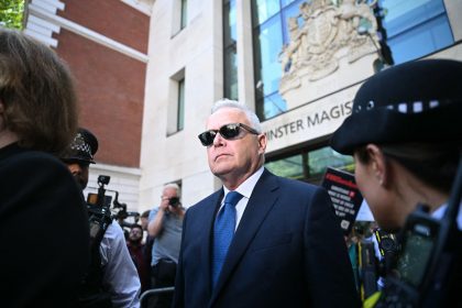 Ex-astro da BBC admite que fez ‘imagens indecentes de crianças’