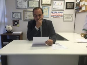 Carlos Bolsonaro é hospitalizado no Rio após a prisão domiciliar do pai