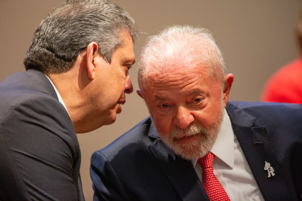 Lula dá bronca em ministros por falta em reuniões e cobra 'responsabilidade' de Márcio Macêdo