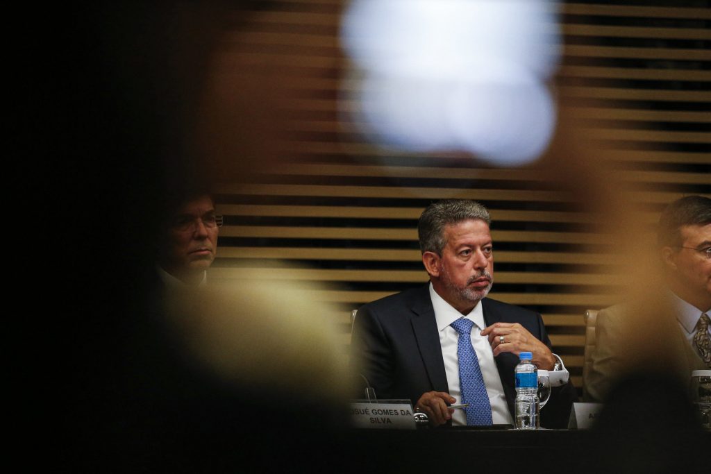 ‘Quase impossível’: Lira joga balde de água fria em projeto de Lula para aumentar arrecadação