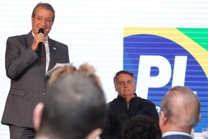 Moraes manda Bolsonaro e Valdemar explicarem presença na convenção de Nunes em SP