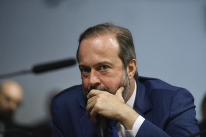 Silveira pede investigação sobre o preço abusivo de combustíveis em distribuidoras e postos