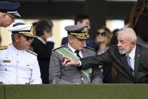 Em meio a crise, EUA cancelam reuniões com militares brasileiros