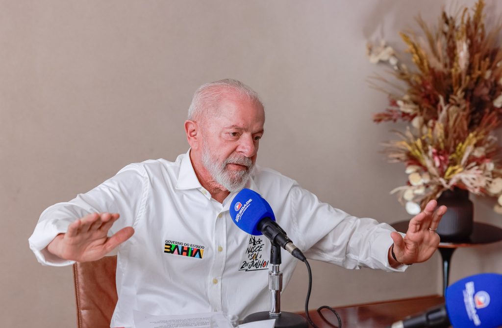 Lula diz que vai agir para conter a alta do dólar: 'Não é normal'