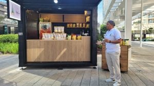 Empreendedores recebem quiosques de plástico reciclado no Parque da Cidade