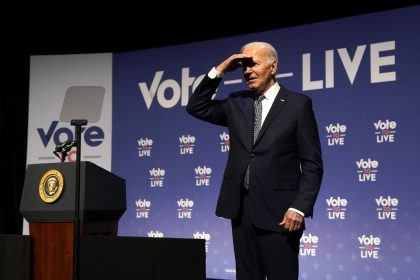 Em meio a pressão por desistência, Biden planeja retomada da campanha após Covid