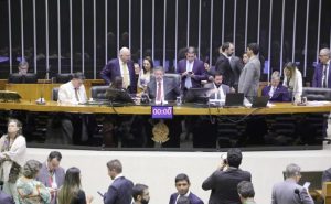 Câmara aprova a PEC da Anistia, que pode salvar partidos de multas de R$ 23 bilhões