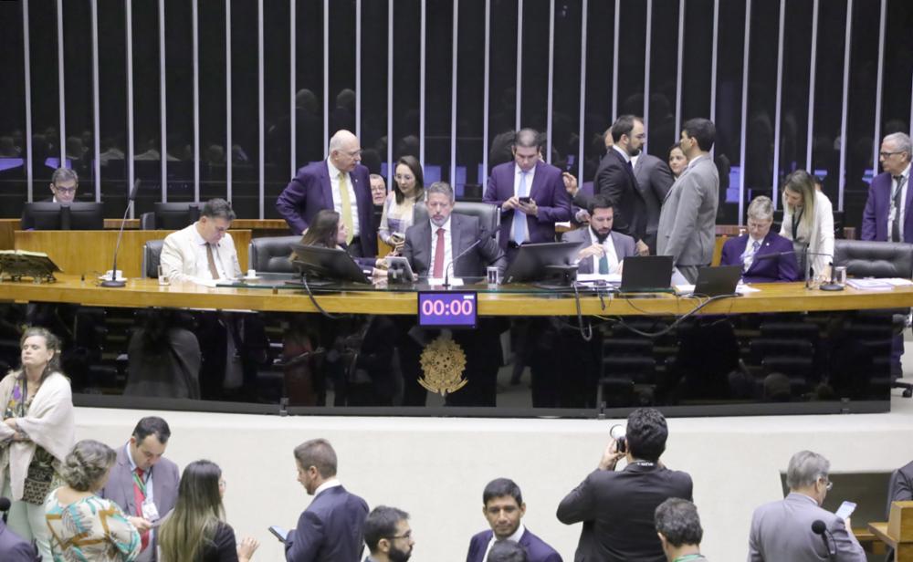 Câmara aprova a PEC da Anistia, que pode salvar partidos de multas de R$ 23 bilhões