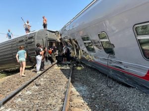 Mais de cem feridos na Rússia após colisão entre trem e caminhão