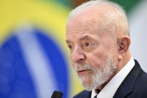 'Alguém que pratica assédio não vai ficar no governo', diz Lula após denúncias contra Silvio Almeida